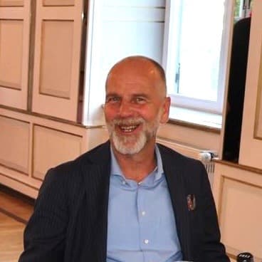 Tom  Schwarz