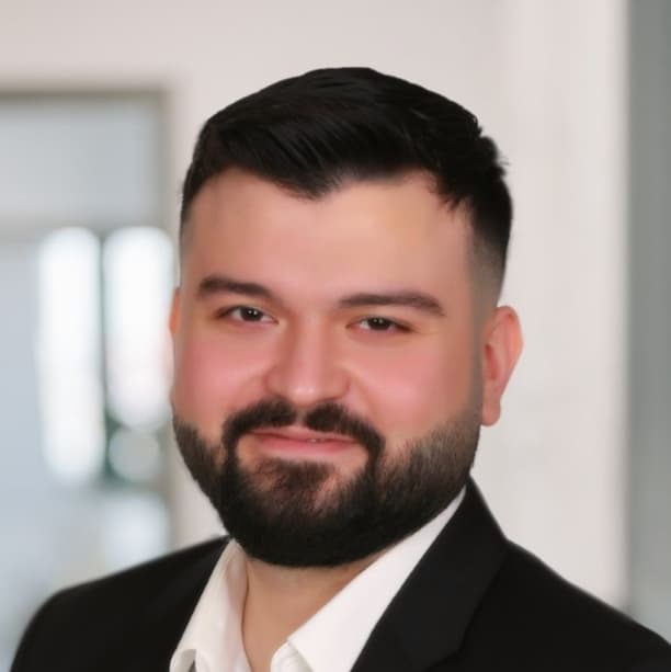 Tarik Kula
