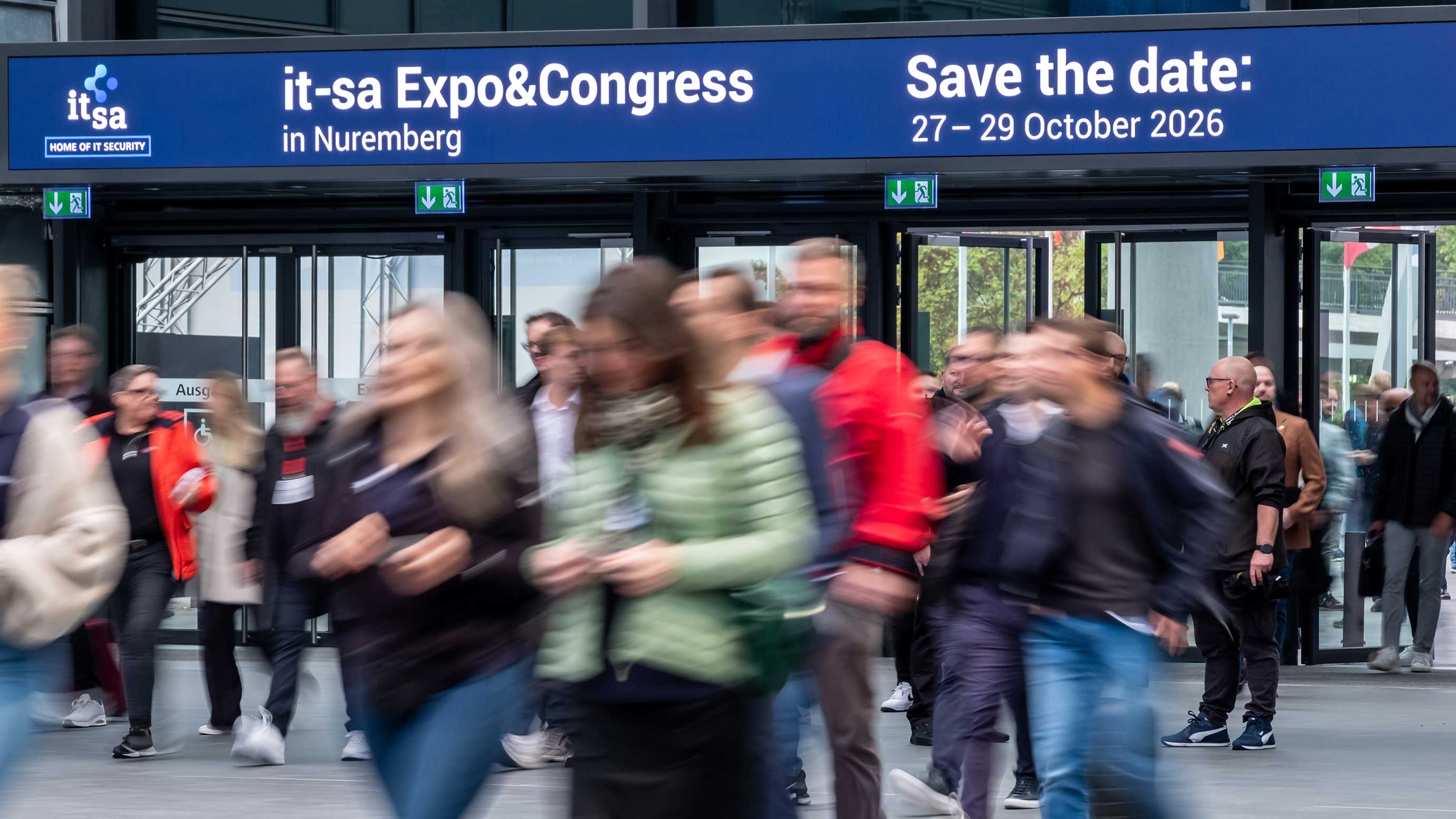 Visitor flow at the central entrance and Save the Date