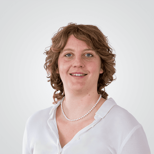 Dr. Nina Bindel